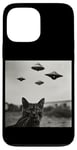 Coque pour iPhone 13 Pro Max Cat Selfie with UFO Weird 50s Photo ---