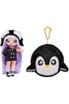 Na! Surprise 119401EUC Série Cozy - ISLA Waddles Poupée Mannequin Douce inspirée d’Un Pingouin, avec Les Cheveux Violets, Bonnet, Tenue & Porte-Monnaie à Mousqueton, Collectionner 5 Ans +