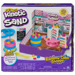 Kinetic Sand Sable magique - Rainbow Cake SHOPPE - 680 g de sable jaune, rose, bleu et blanc parfum vanille - Kit de bricolage pour enfants jouets sensoriels - 6068029 - Jouets pour enfants 5 ans +