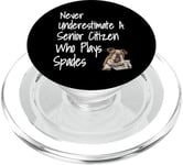 Carte « Never Underestimate A Senior Citizen Who Plays Spades » PopSockets PopGrip pour MagSafe