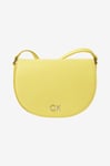 Calvin Klein - Väska CK Daily Saddle Bag Pebble - Gul