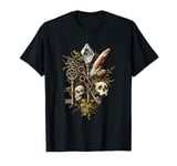 Crystal skull and key motif - Goblincore T-Shirt