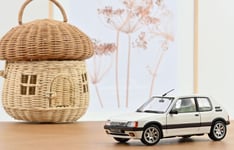 NOREV - Voiture de 1989 couleur blanche – PEUGEOT 205 GTI 1.9 - 1/18 - NOREV1...