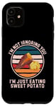 Coque pour iPhone 11 Retro I'm Not Ignoring You I'm Just Eating Sweet Patate
