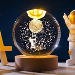 3D-kristallipallo LED-puisella pohjalla, USB-virtalähteellä lämmin valkoinen valo 3D Crystal Ball -yövalopistoke kodin sisustukseen, lapsille ja aikuisille