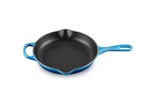 Le Creuset Signature Enamelled Cast Iron Skillet Frying Pan With Helper Handle and Two Pouring Lips, For All Hob Types and Ovens, 23 cm, Azure, 20182232200422