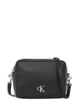 Calvin Klein Minimal Monogram Camera Bag Svart