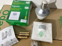 Schneider Kit Interrupteur détecteur + Douille E27 sans fil 433MHz