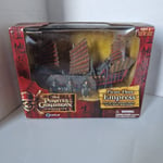 Pirates of the Caribbean Pirate Fleet Empress Micro Ship + 3 figures New