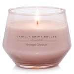 Bougie parfumée Yankee Candle Studio | Bougie moyenne Crème Brûlée à la Vanille | Bougie longue durée : 35 à 50 heures de combustion|Design en verre élégant avec cire beige | Cadeau parfait pour femme