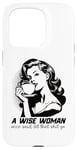 Coque pour iPhone 15 Pro Café humoristique rétro sage femme avec citation inspirante esthétique