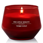 Yankee Candle Studio Scented Candle | Bougie moyenne Couronne de Pommes Rouges|Bougie longue durée : 35 à 50 heures de combustion |Design en verre élégant avec cire rouge | Cadeau parfait pour femme