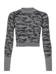 Famme Camo Long Sleeve Crop Top Grå