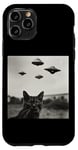 Coque pour iPhone 11 Pro Cat Selfie with UFO Weird 50s Photo ---