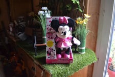 peluche neuve minnie avec musique on appuie sur le ventre en avant la musique