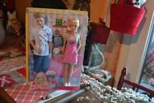 coffret neuf barbie et ken en tenue de cuisinier retrouver au grenier tres rare