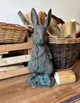 Superbe Sculpture de Jardin ou de Maison de Peter Rabbit finie à la Main avec Une Finition Verde vieillie – Beatrix Potter