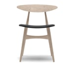 Carl Hansen - CH33P - Klädd sits, Tvålad Ek, Lädergrupp B Thor - 301 - Spisestoler - Hans J. Wegner - Tre farget - Tre