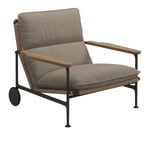 Gloster - Zenith Lounge Chair with Teak Arms - Meteor - Fabric Grade B - Blend Sand - Loungestolar - Henrik Pedersen - Beige - Trä