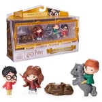 Wizarding World Potter, Cadeau Micro Magical Moments avec Figurines Exclusives de Harry, Hermione, Ron, Touffu et Coffret d'exposition, Jouets pour Enfants, 6067351