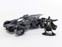 Jada JA31706 1:32 Justice League Batmobile + Batman Figure, Black (US IMPORT)