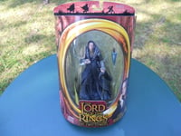 TOY BIZ LORD OF THE RINGS  LE SEIGNEUR DES ANNEAUX  " GRIMA   " RARE MINT BOX 