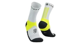 Chaussettes compressport ultra trail socks v2 0 hight blanc noir jaune