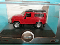 Land Rover  Defender 90  Station Wagon Red/ Black 2013   1:76 Oxford Diecast New