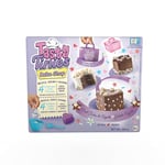 Tasty Tinies - Pack Cadeau Anniversaire - Kit Pâtisserie Créatif pour Enfants dès 6 Ans - 4 Préparations pour Gâteaux + Sachets Glaçage + Décorations + Accessoires - Cuisson Micro Ondes