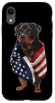 Coque pour iPhone XR Chien Rottweiler patriotique enveloppé dans un drapeau américain américain