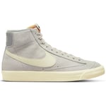 Baskets Nike  Blazer Mid '77 Premium / Beige