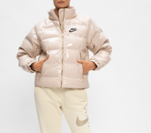 NIKE ICON CLASH SYNTHETIC FILL PUFFER JACKET SIZE XS (CU6712 140) BEIGE