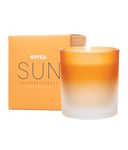 NIVEA Sun Bougie parfumée originale - Belle bougie parfumée dans un pot en verre avec la célèbre note de crème solaire Sun - Bougie délicatement parfumée dans un récipient en verre dépoli assorti -