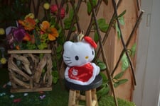 peluche neuve hello kitty avec la couronne c'est une princesse je groupe****