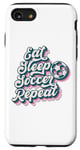 Coque pour iPhone SE (2020) / 7 / 8 Ballon de sport pour hommes, femmes, garçons et filles avec inscription « Eat Sleep Soccer Repeat »