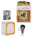 Wizarding World Harry Potter, Micro Magical Moments, 2ème Année Scolaire, Figurine de boîte Surprise et vitrine (différents Designs), 4 cm, Jouet pour Enfants, 6068750, Multicolore