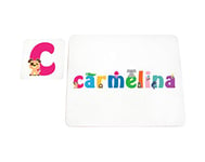Little Helper LHV-CARMELINA-COASTERANDPLACEMAT-15IT Dessous de verre et sets de table avec finition brillante, personnalisés pour filles Nom Carmelina, multicolore, 21 x 30 x 2 cm