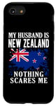 Coque pour iPhone SE (2020) / 7 / 8 Drapeau de la Nouvelle-Zélande « My Husband Is New Zealand Nothing Scares Me »