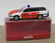 HERPA HO 1/87 OPEL OMEGA CARAVAN CL FEUERWEHR BIERBERAU POMPIERS #042895 IN BOX