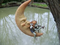 9294 FIGURINE    KORRIGAN  TROLLS  LUTIN PIXIE  ELFES SUR  LUNE.....FARFADET