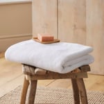 Drift Home - White Bath Towel (90 x 150cm) - Soft & Absorbent - 600GSM Premium Towel - Sustainable Cotton (BCI) - Recycled Bottles - Bathroom Towels in White - Bath Sheet/Gym Towel/Guest Towel