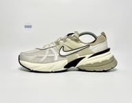 Nike V2K Run Retro OG Vintage Trainers White Orewood Brown UK Size 8 EUR 42.5