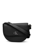 Calvin Klein Minimal Monogram Saddle Bag22 T Svart