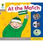 Oxford Reading Tree: Level 1: Floppy's Phonics: Sounds and Letters: At the Match (häftad, eng)