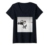 Womens Cat Wearing Sunglasses On a Desert Buggy in The UAE, Dubai V-Neck T-Shirt