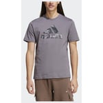 adidas Camo Badge Of Sport Graphic Tee, storlek Medium