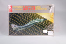 LP187 HOBBY CRAFT 1361 Maquette 1/72 Avion militaire MIG29 Soviet interceptor