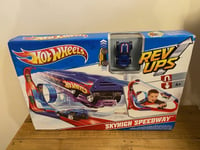 Hot Wheels Rev Up Sky High Speedway Playset