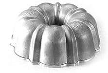 Nordic Ware Commercial Cast Baby Bundt Pan, Non-Stick Aluminium Cake Tin, Superior Heat Conductivity, Premium Bakeware Made in the USA, Silver