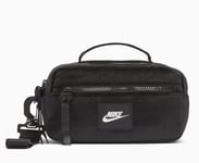 Nike - Sportswear Winterized Utility Bag - 2 liters - Black